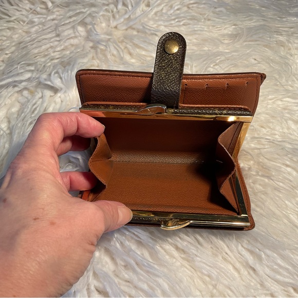 Louis Vuitton LV Monogram Kiss Lock Wallet - Picture 8 of 8